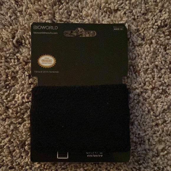 THE LEGEND OF ZELDA Official Nintendo Armband NWT - Picture 2 of 2